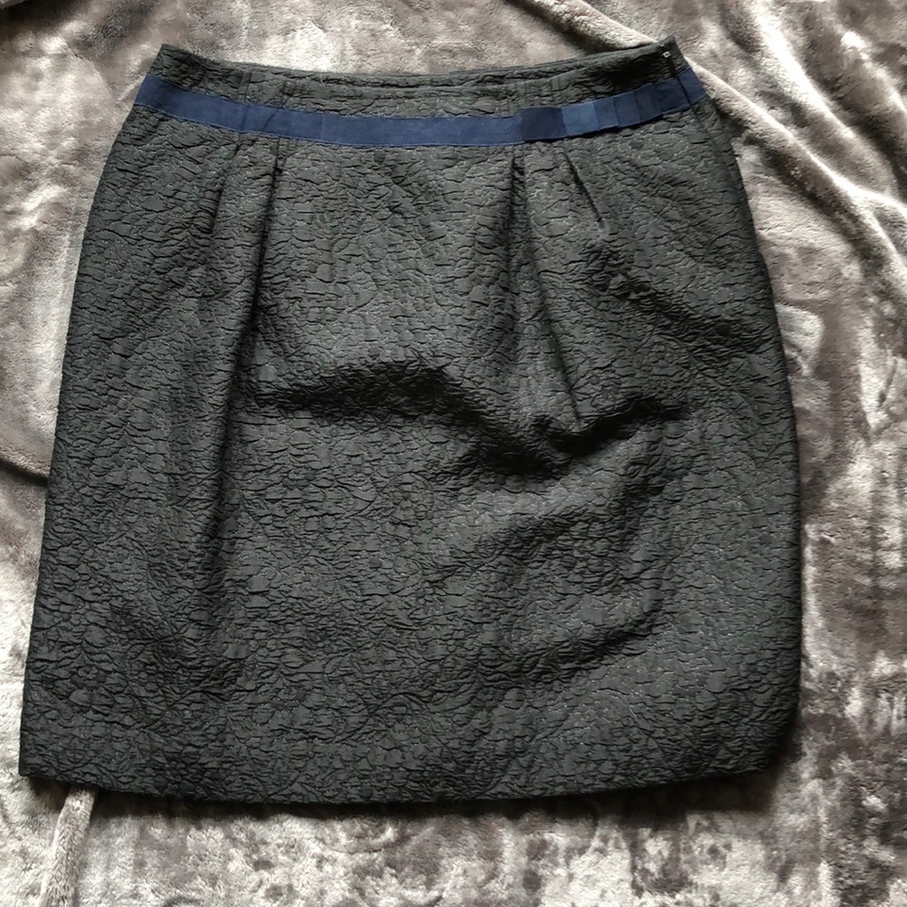 Beautiful Simply Vera Brocade skirt w/ Stitching
